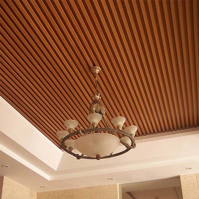 Un buen precio. Panel de techo de madera plástica compuesta estándar Panel de WPC para techo en línea