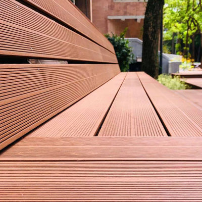 Un buen precio. Patio panel de cubierta de WPC resistencia al deslizamiento tableros de cubierta de madera de WPC en línea
