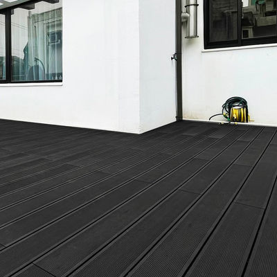 Un buen precio. Panel de madera de plástico compuesto para exteriores en línea