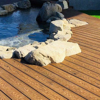 Un buen precio. Patio 3D de cubierta compuesta comercial WPC perfil de cubierta hueco en línea