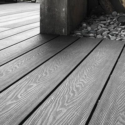 Un buen precio. Producción de revestimiento de terraza de madera de plástico compuesto en línea