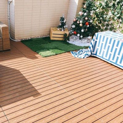 Un buen precio. Tijeras de cubierta de madera comercial resistente a la corrosión Tablas de madera para exteriores interconectadas en línea