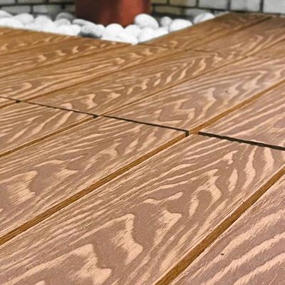 Un buen precio. Tejas de madera impermeables y de bajo mantenimiento en línea