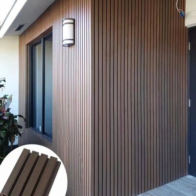 Un buen precio. Panel de madera de plástico WPC Reciclado Revestimiento de pared de madera compuesta con efecto en línea