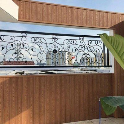 Un buen precio. Panel de madera WPC compuesto para exteriores Revestimiento de pared de madera exterior a prueba de fuego en línea