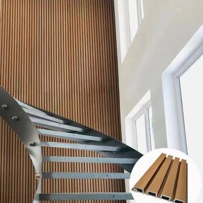 Un buen precio. Pantallas de revestimiento de pared de WPC personalizadas en línea