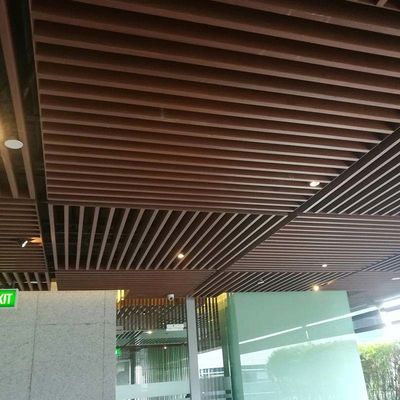 Un buen precio. Panel de techo residencial de PVC WPC aislamiento acústico resistente a la intemperie en línea