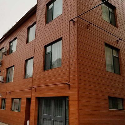 Un buen precio. Revestimiento exterior decorativo de WPC Hoja compuesta de madera plástica reciclada en línea